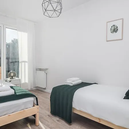 Botanic Gardens With Free Garage By Renters شقة فروتسواف