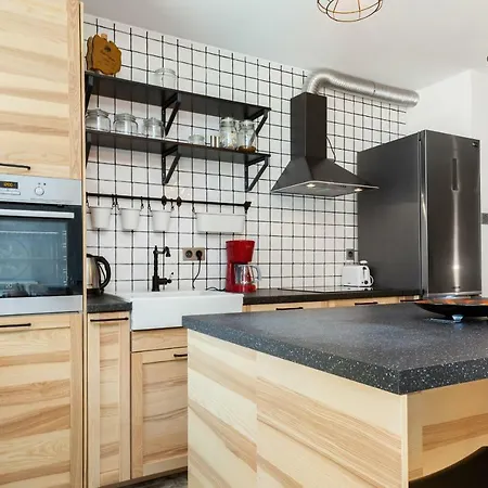 Botanic Gardens With Free Garage By Renters شقة فروتسواف