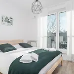 Botanic Gardens With Free Garage By Renters Wroclaw