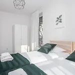 Botanic Gardens With Free Garage By Renters
