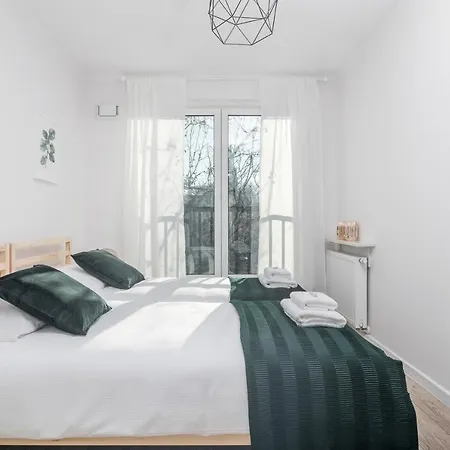 Botanic Gardens Apartment In Wroclaw By Noclegi Renters Вроцлав