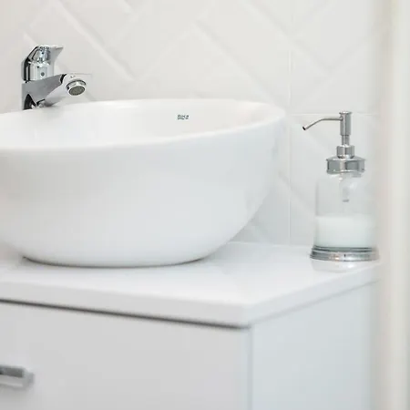 Botanic Gardens With Free Garage By Renters Breslavia