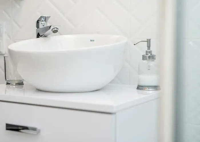 Botanic Gardens With Free Garage By Renters Breslavia