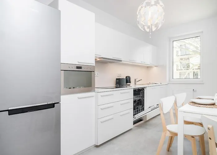 Botanic Gardens With Free Garage By Renters Vratislav