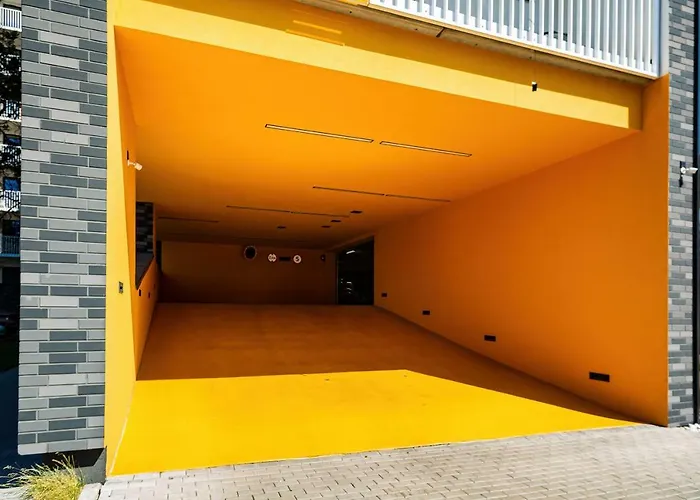 Botanic Gardens With Free Garage By Renters Vratislav